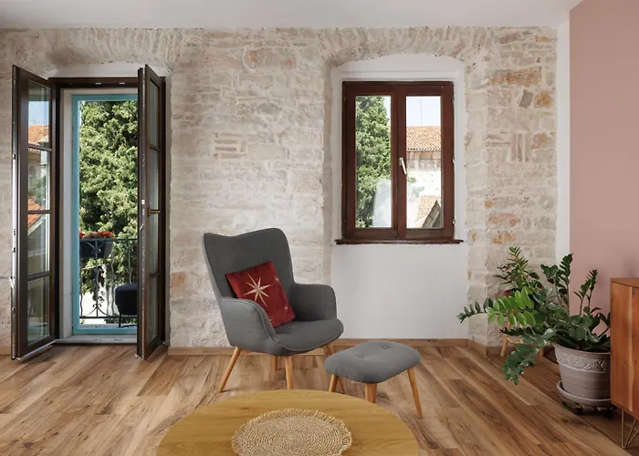 Old Town Nona - Balcony, Garden And Free Parking Пула