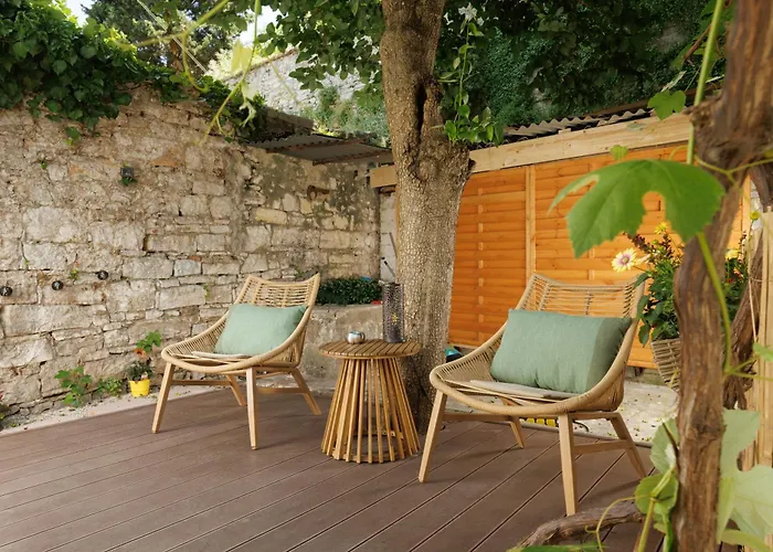Апартаменты Old Town Nona - Balcony, Garden And Free Parking Пула