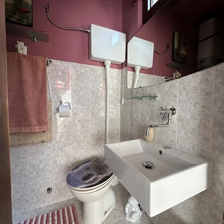 Old Town Nona Apartment With Balcony, Garden & Free Parking Pula