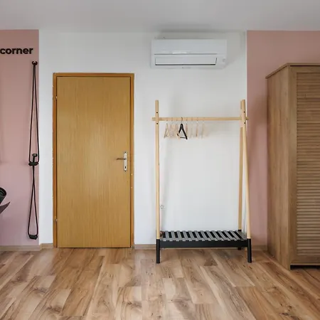 Old Town Nona Apartment With Balcony, Garden & Free Parking Lägenhet Pula