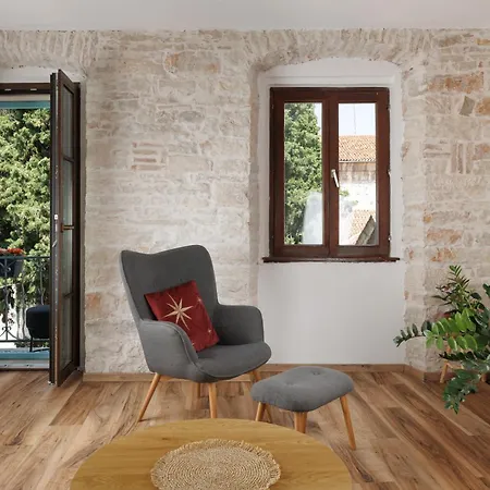 Old Town Nona Apartment With Balcony, Garden & Free Parking Pula