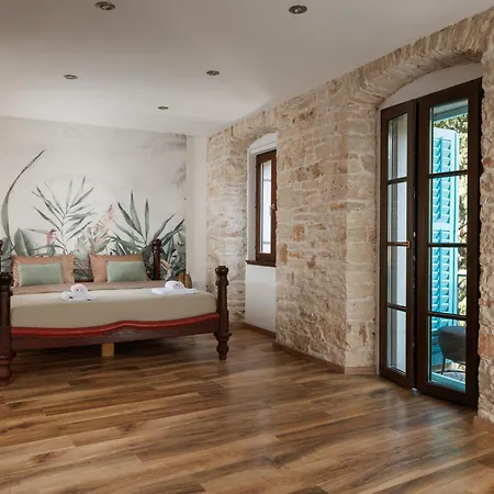 Old Town Nona Apartment With Balcony, Garden & Free Parking Lägenhet Pula