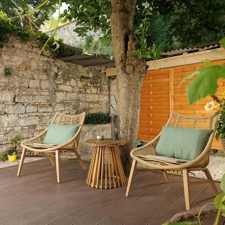 Lägenhet Old Town Nona Apartment With Balcony, Garden & Free Parking Pula