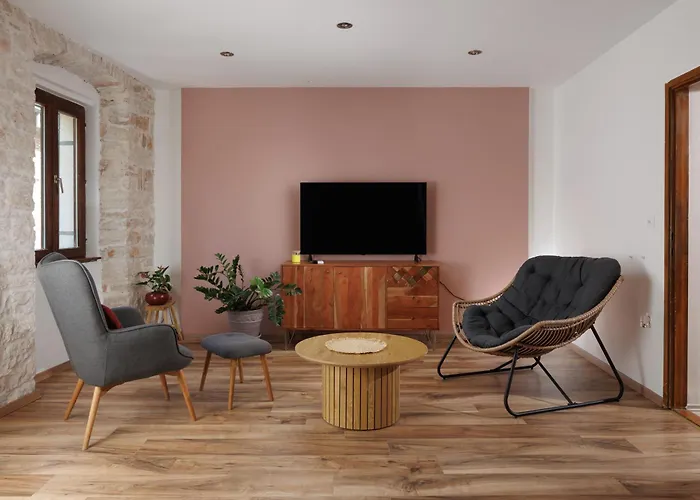 Old Town Nona - Balcony, Garden And Free Parking Apartment *